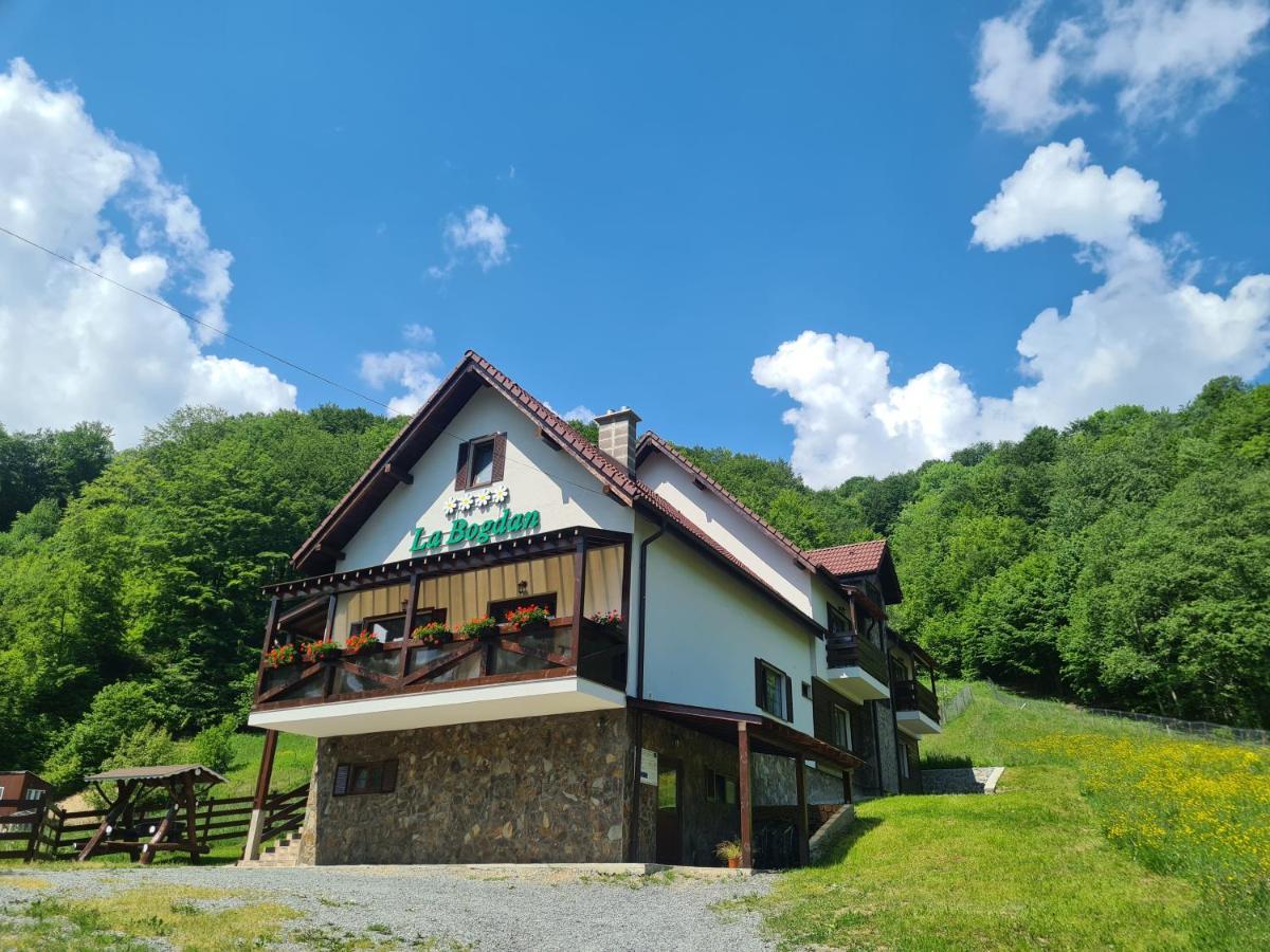 Green Mountain Resort Scrind-Frasinet ภายนอก รูปภาพ